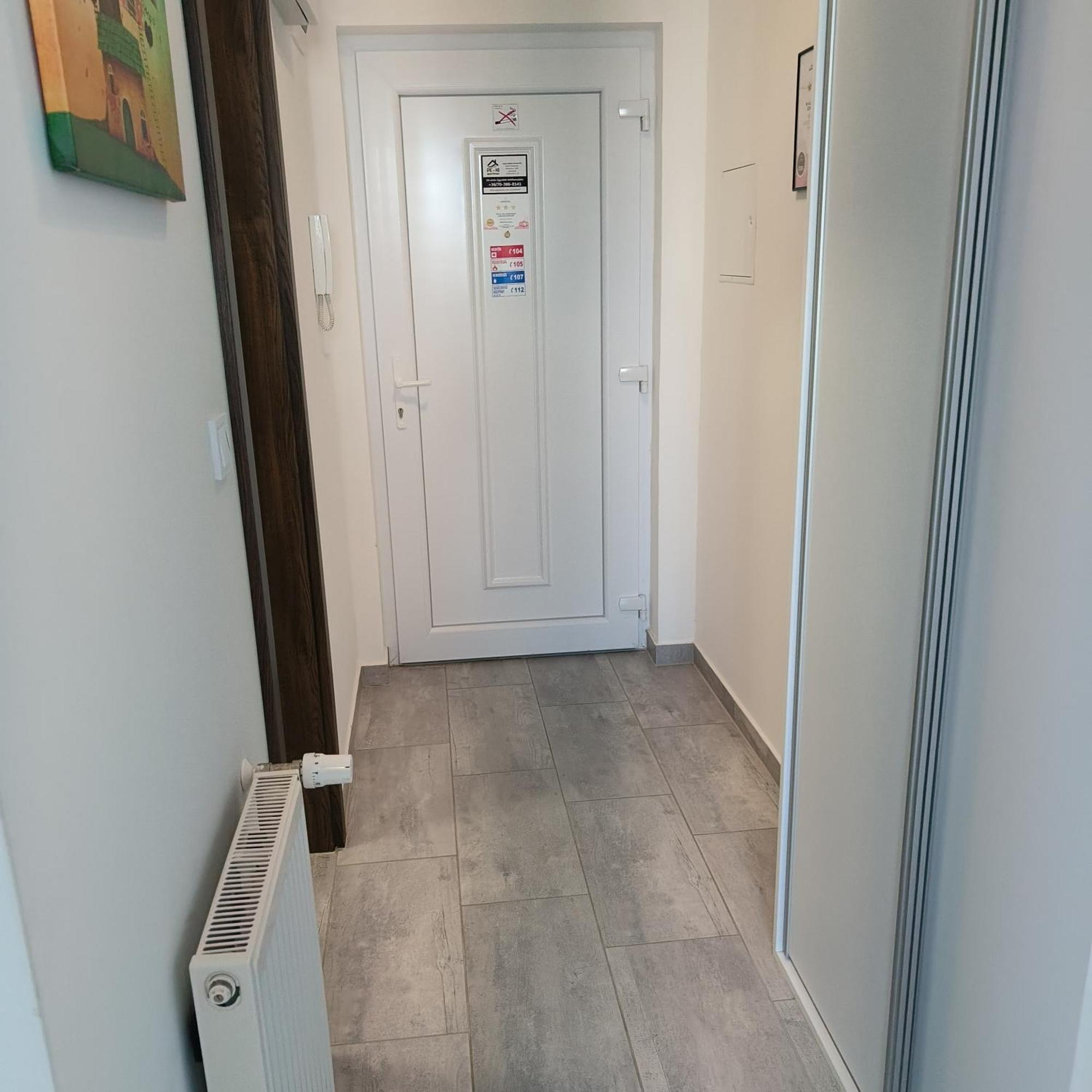 Pe-Ki Lux Apartman セーケシュフェヘールヴァール エクステリア 写真